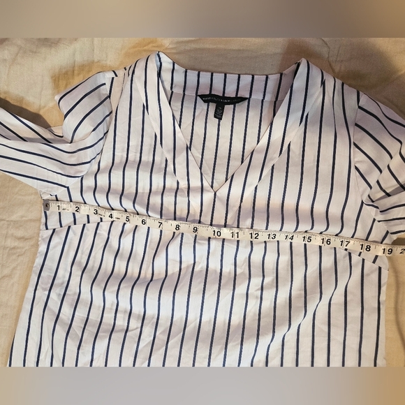 💜White House Black Market Women's Blouse 3/4 Flounce Sleeve Top Sz 10🩵 - Picture 6 of 7